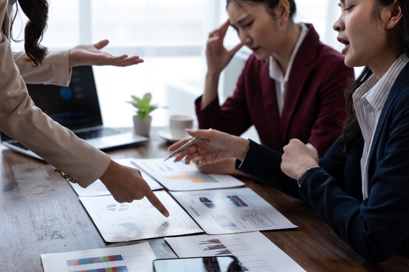 Monthly financial performance reporting in SMEs